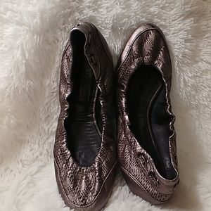 Burberry Pewter Flats size 39